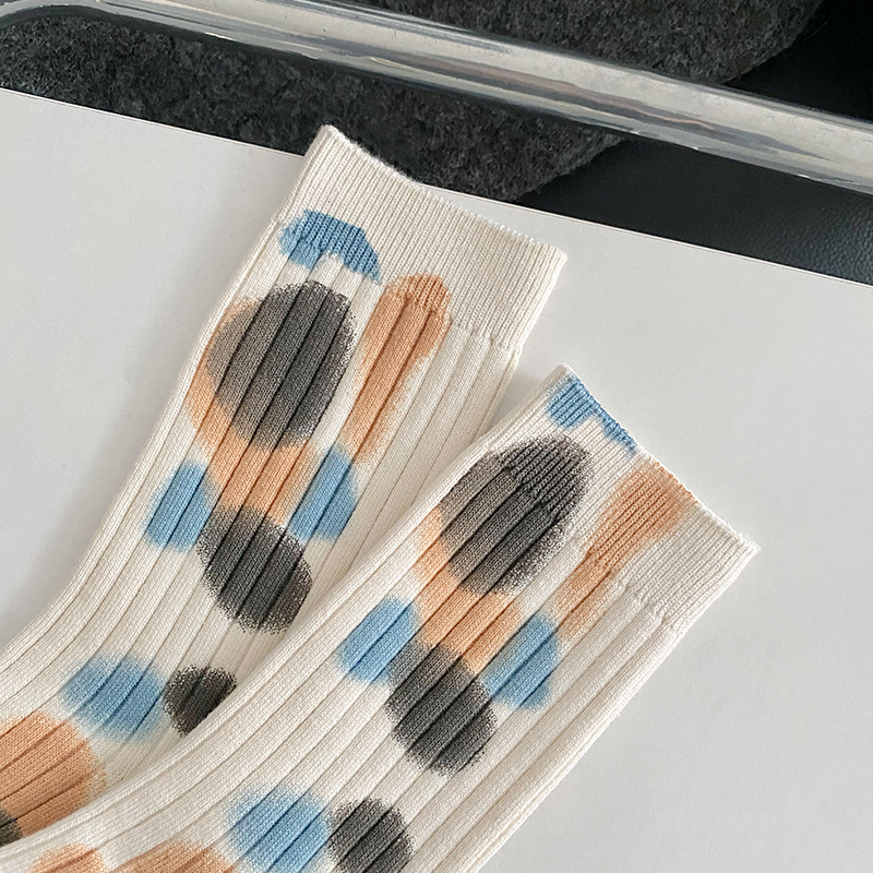 Batik puantiyeli çoraplar