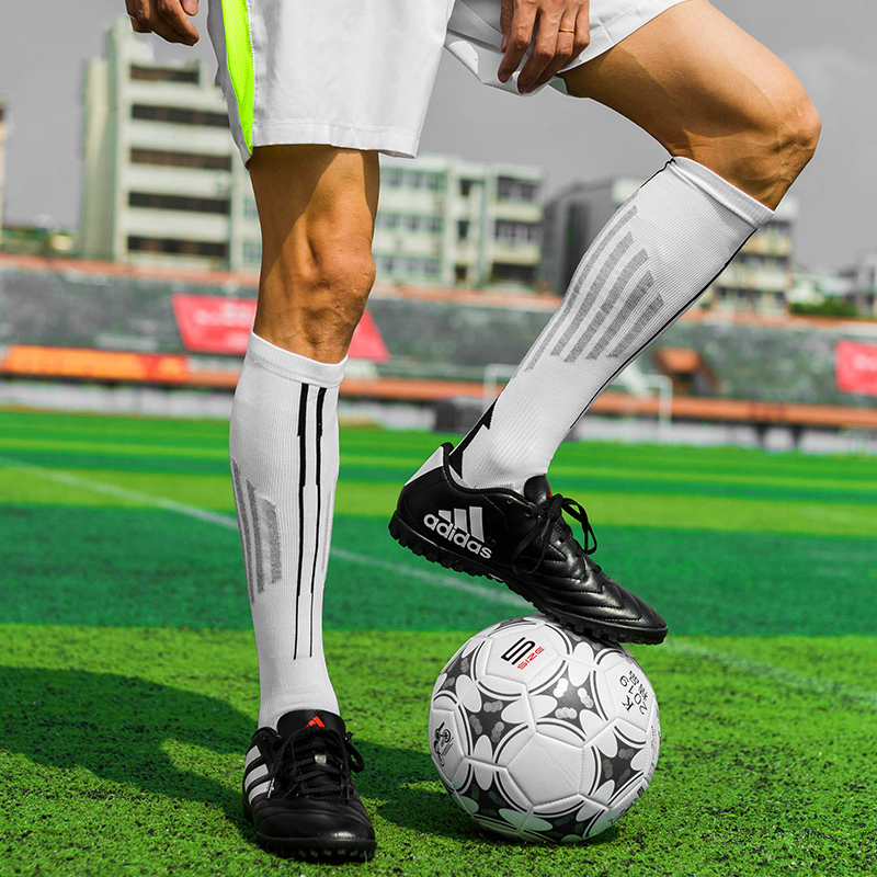 Nefes alabilen çabuk kuruyan futbol çorapları
