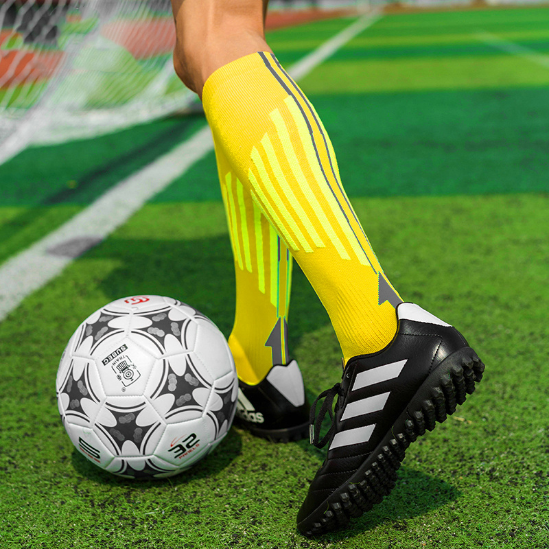 Nefes alabilen çabuk kuruyan futbol çorapları