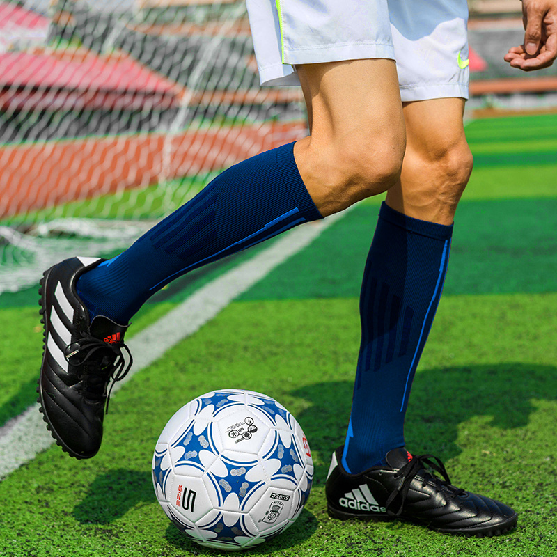 Nefes alabilen çabuk kuruyan futbol çorapları