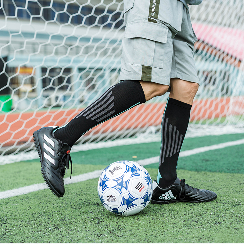 Nefes alabilen çabuk kuruyan futbol çorapları
